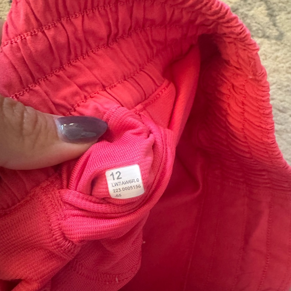 Lululemon Hotty Hot High-Rise Shorts in Lip Gloss 2.5” inseam - Picture 3 of 3